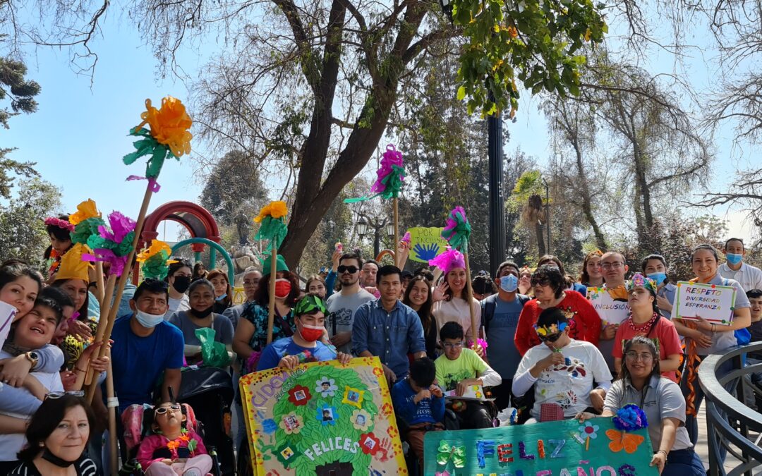 Alumnos de la Escuela San Alberto Hurtado se tomaron las calles para celebrar cumple de su colegio
