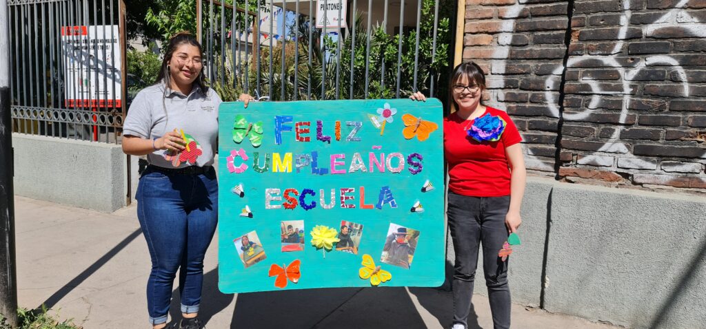 Nos tomamos la calle Libertad del Barrio Yungay para celebrar el aniversario de la Escuela San Alberto Hurtado.